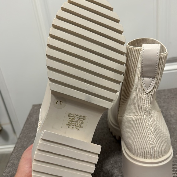 NWOT Steve Madden Holley Booties. Size 7. Never worn. - Picture 3 of 3